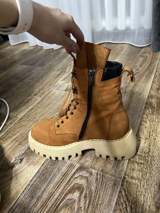 Женские зимние ботинки