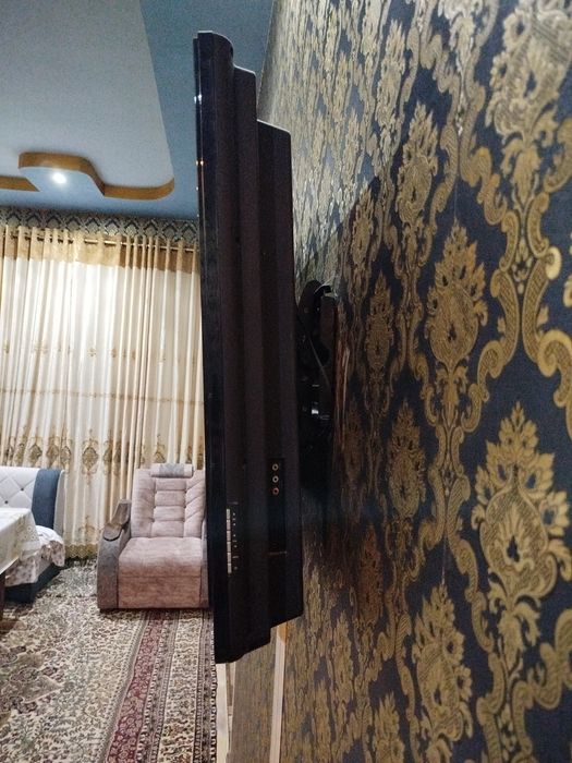 Телевизор плоский в хорошем состояние.