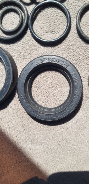 Продам сальники лобовые