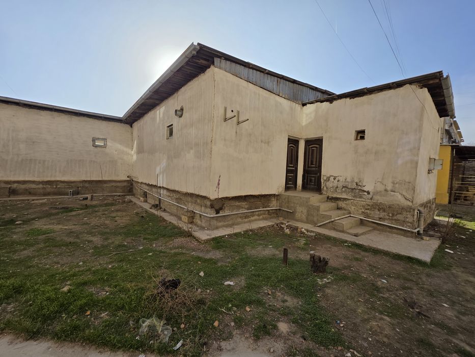 Нотурар бино сотилади.