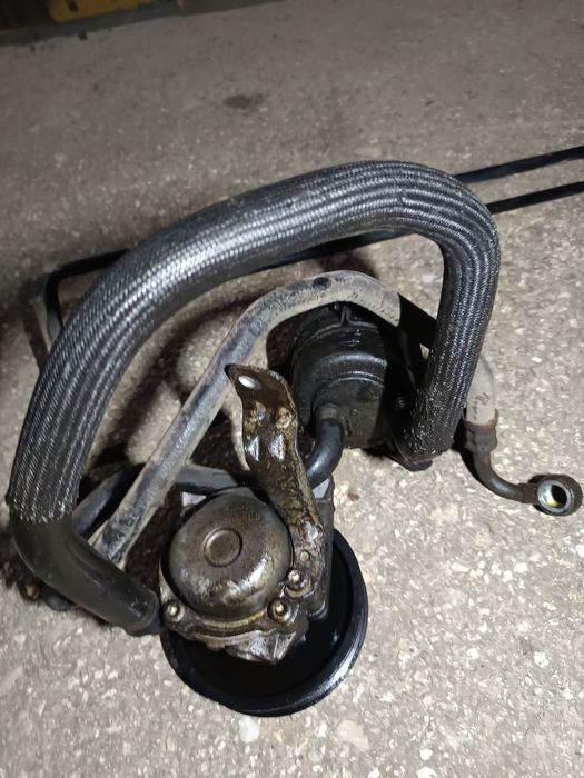 Хидравлична помпа със маркучи и казанче за бмв е46 купе М52Б20ТУ