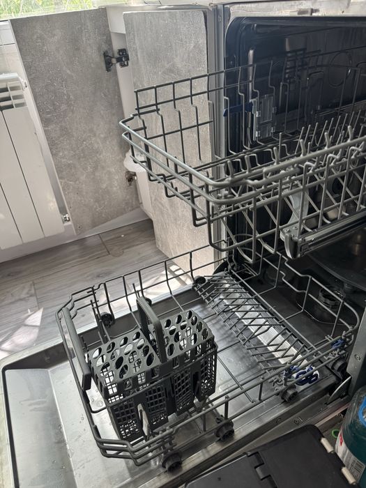 Продам посудомойку Midea