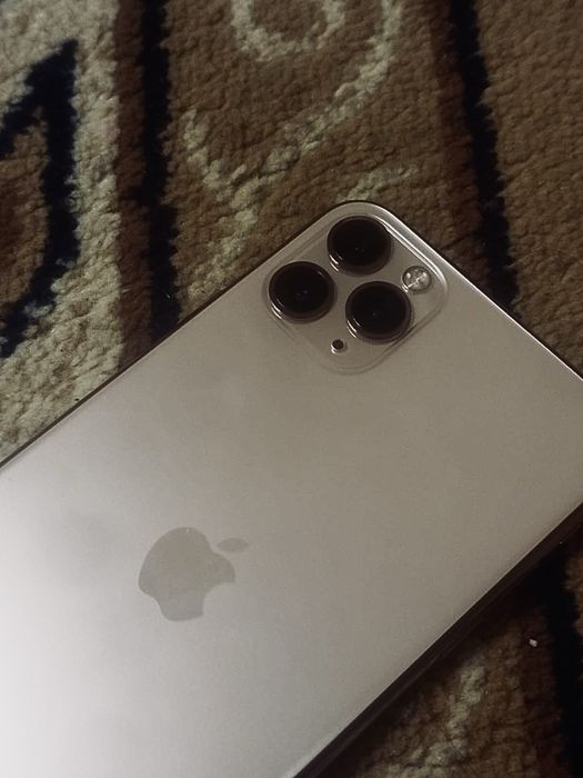 Iphone 11 pro max обменяю