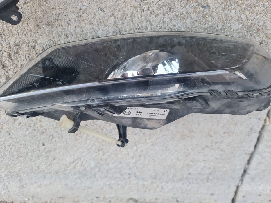 Proiector dreapta Skoda Superb 2015