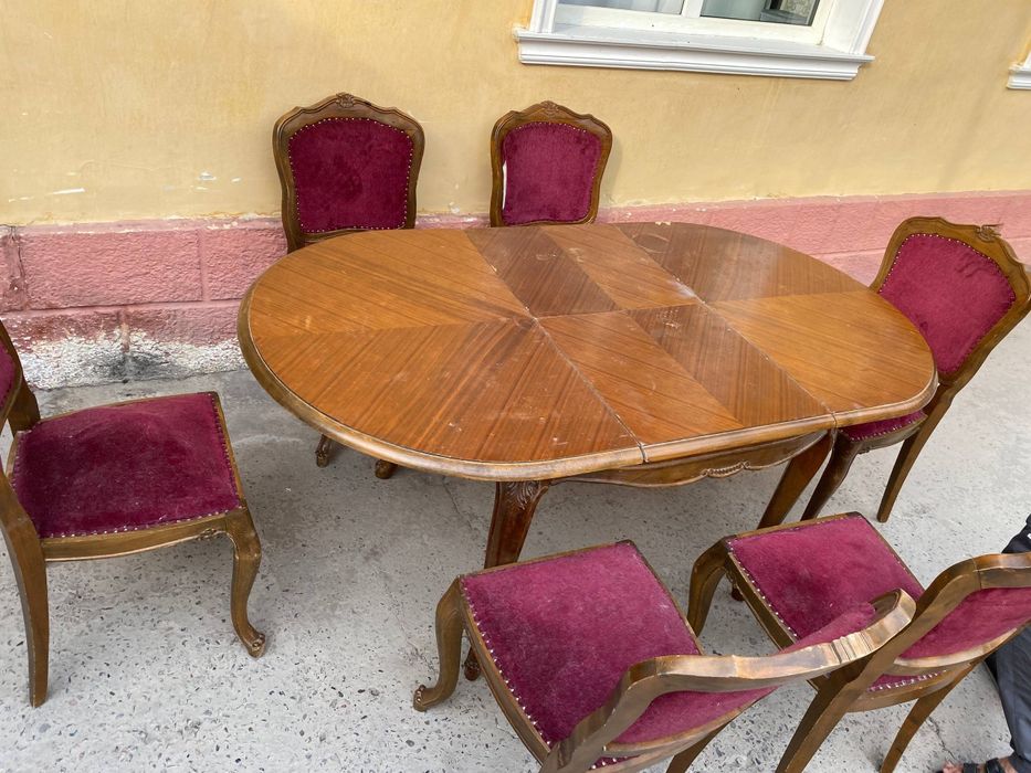 Продается стол и стулья
