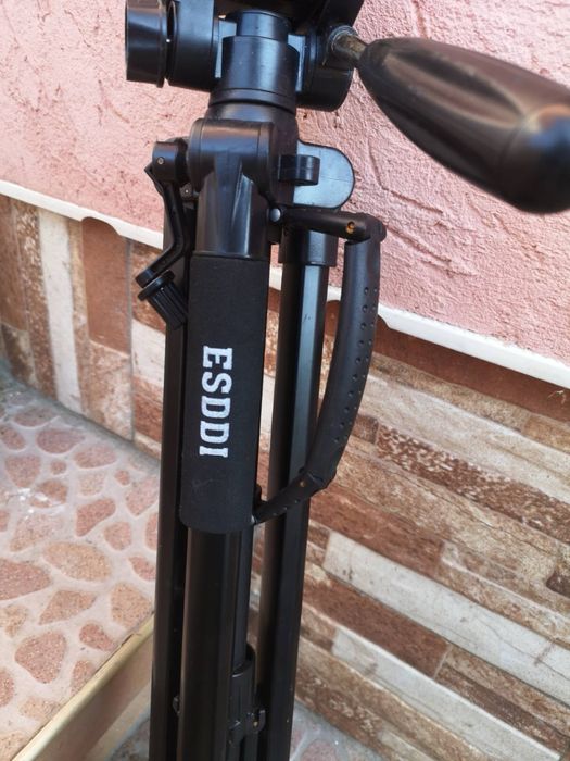 Професионален статив ESDDI – стабилен, здрав и удобен за работа