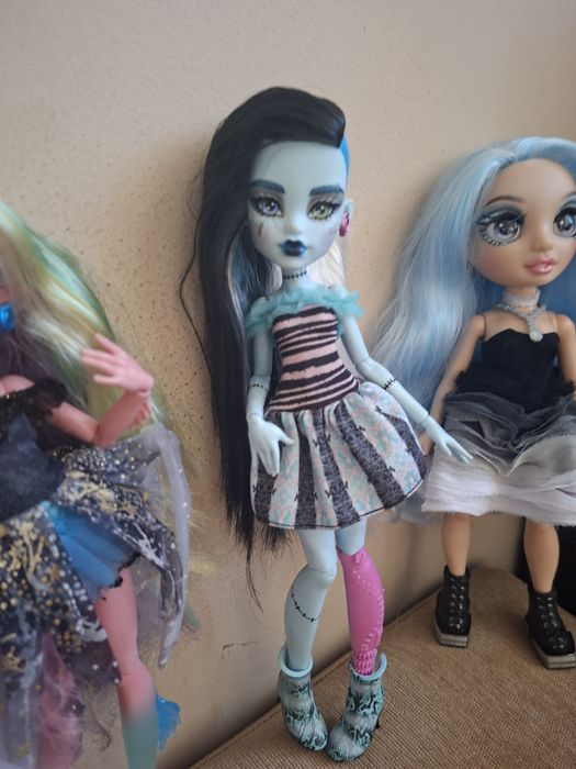 Monster High , Bratz , Rainbow High Кукли + лот дрехи