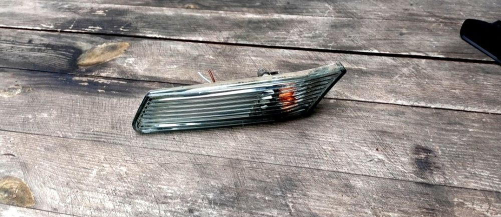 Ляв Мигач За Порше Като Нов