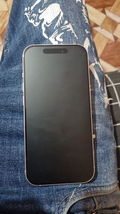 Vând iphon 15 128 gb