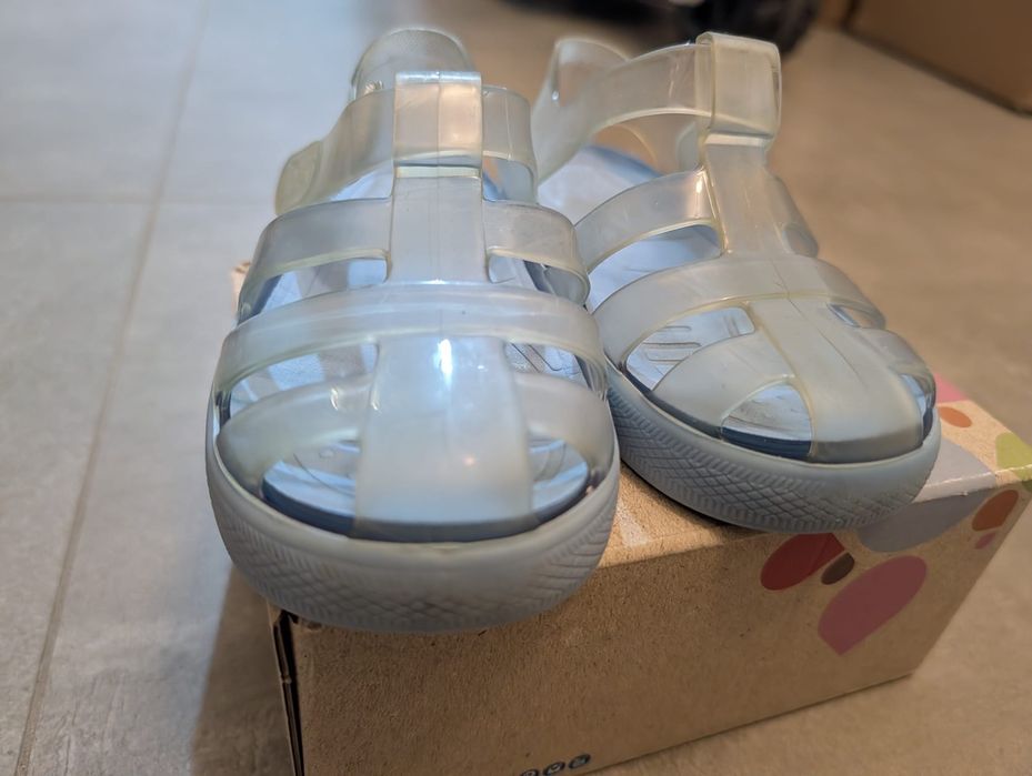 Vand adidasi Nike & Sandale Igor 24