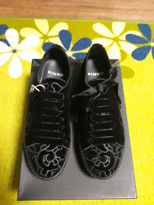 Sneakersi Pinko 40 originali, brand lux, catifea neagră