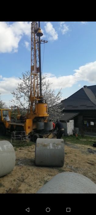 Fântâni,piloni si fose cu utilaj mecanizat.