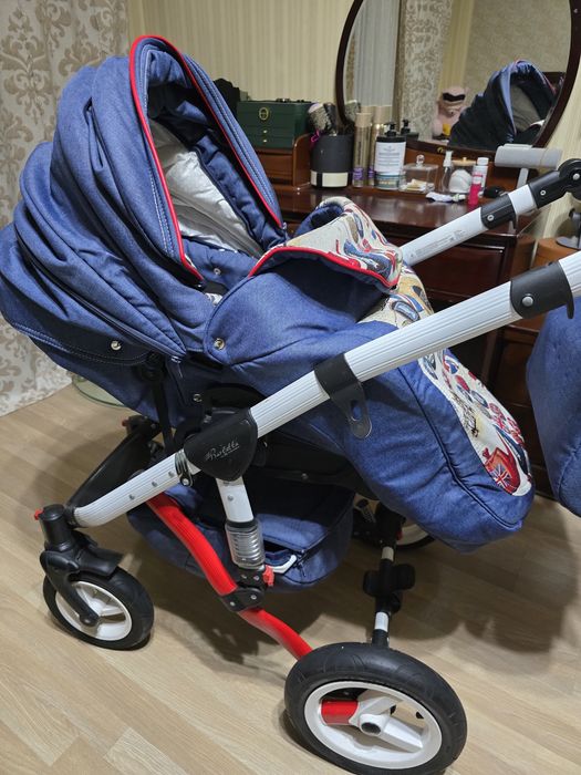 Продам детскую коляску 3 в одном