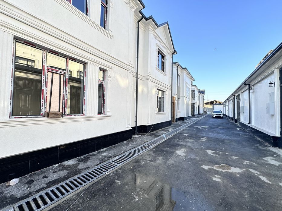 Енги махаллада 2 қаватли  енги хонадон сотилади