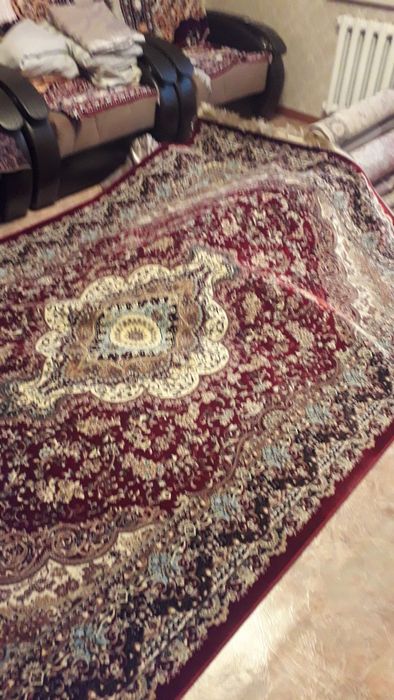 Продам ковёр 2 м на 3 м