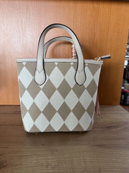 Чисто нова чанта на Bessie london