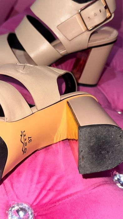 Продам Босоножки