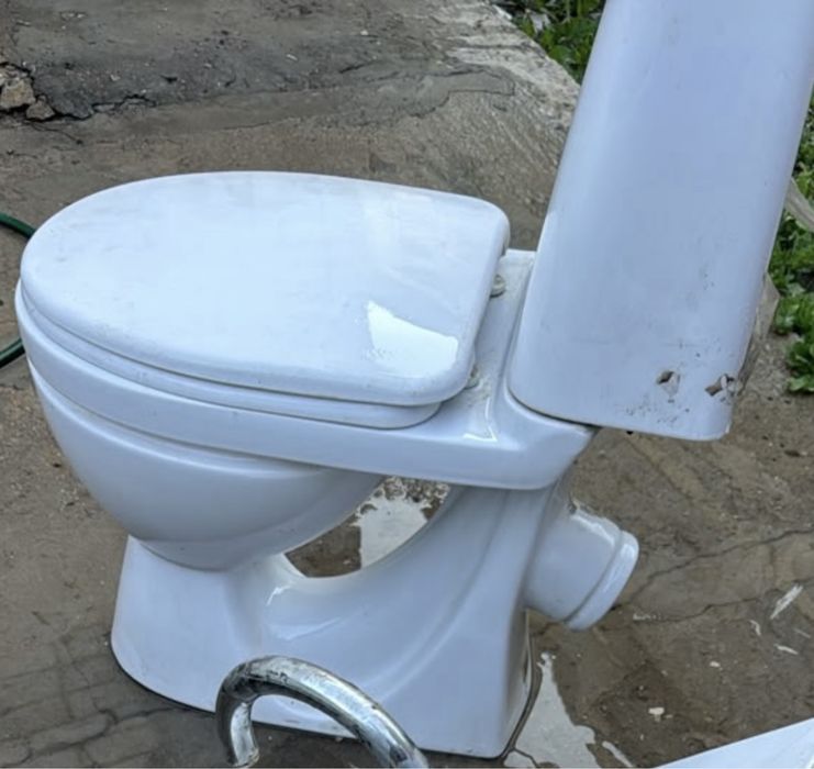 Унитаз в отличном состояние