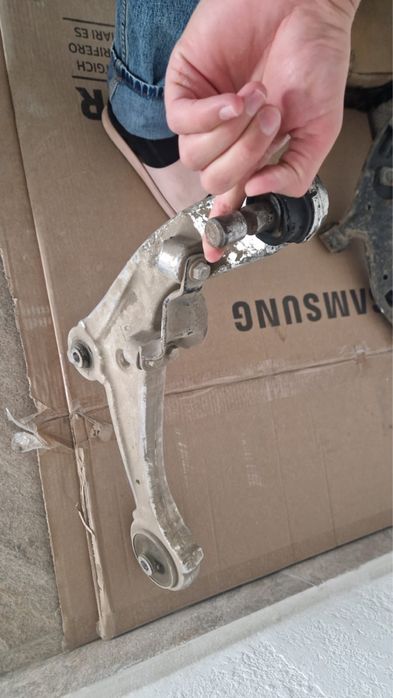 Рычаги передние на Nissan Teana J32