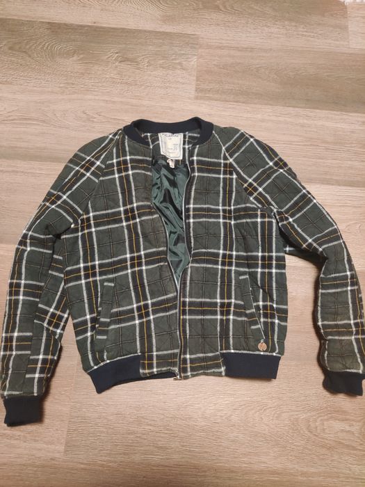 Vand geaca in carouri pull & bear