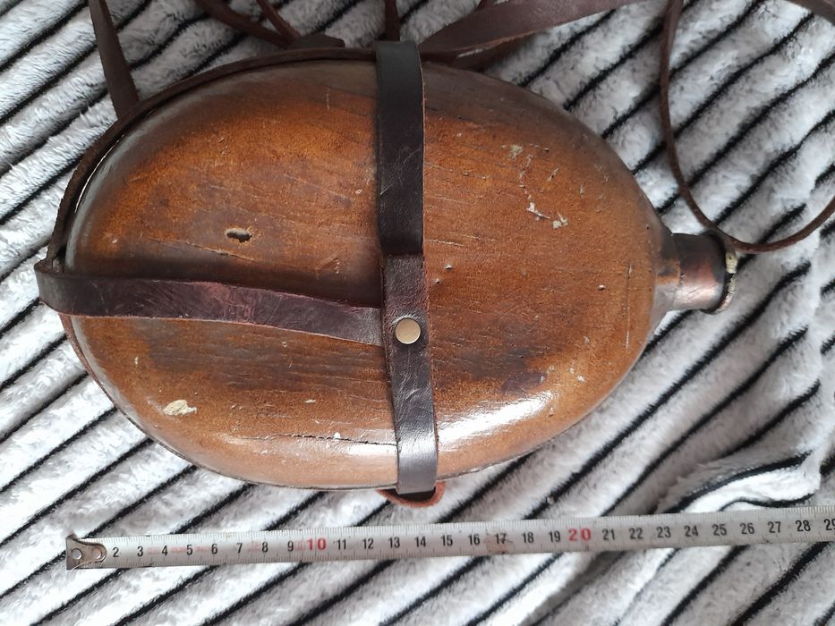 Ретро студентса барета,стара манерка,ръкавни надписи и каска