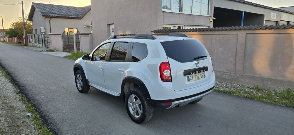 Vând Dacia Duster