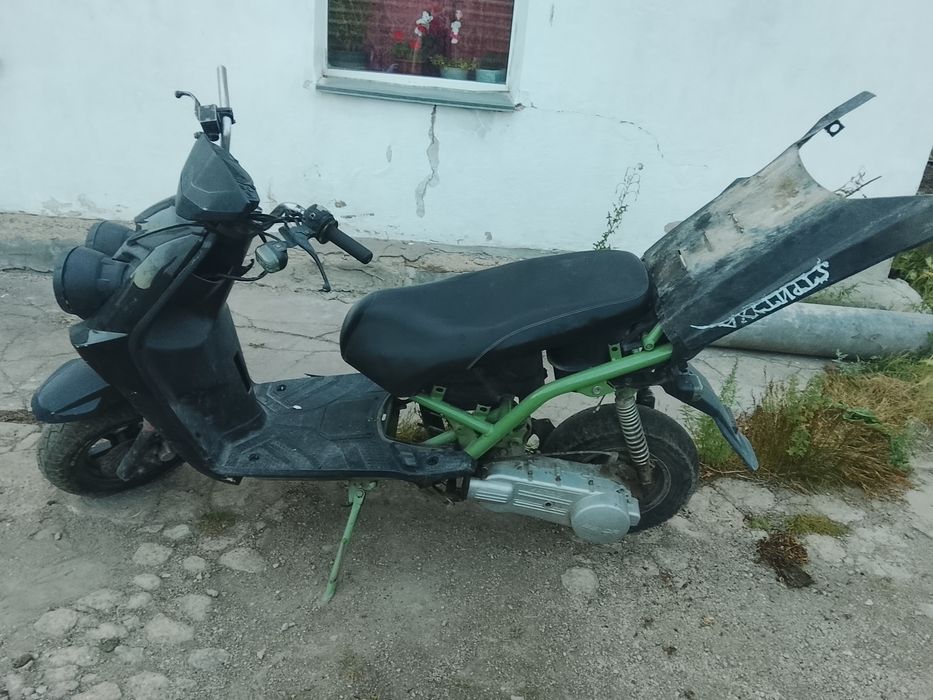 Продаю скутик бумер