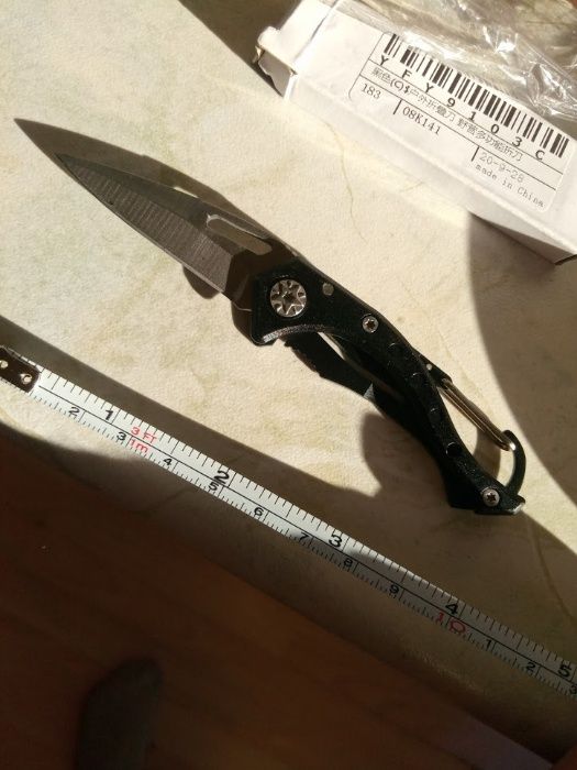 Сгъваем стоманен нож с карабинер