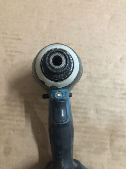 Masina insurubat cu impact Makita DTD 146 cu acumulator 4ah inclus