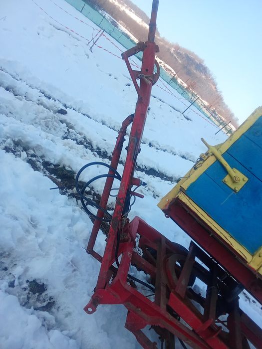 Vând remorca plug și met erbicidat