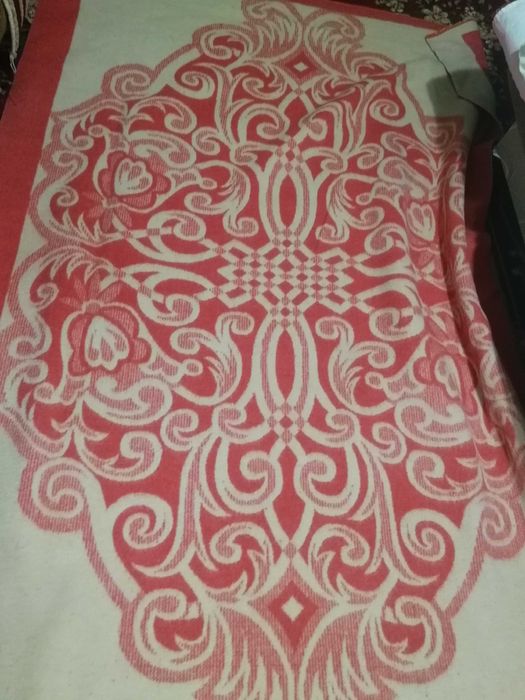 Одеяла теплые из целебной легкой  верблюжьей шерсти .