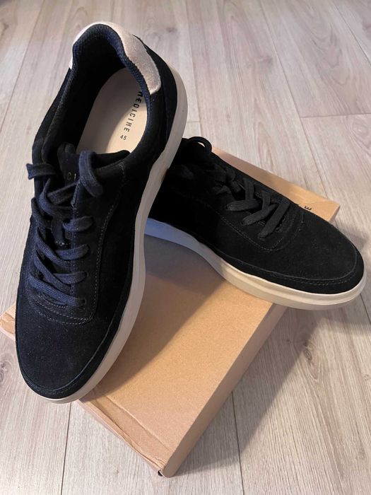 Tenisi din piele intoarsa - Medicine