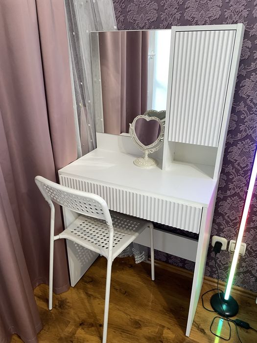 Трендовый туалетный столик