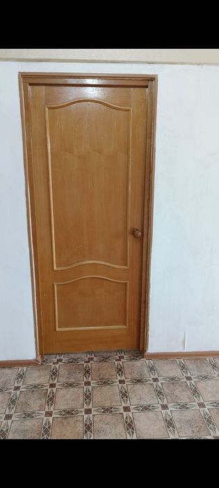 Меж комната двери