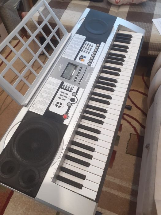 Продам синтезатор  в отличном состоянии