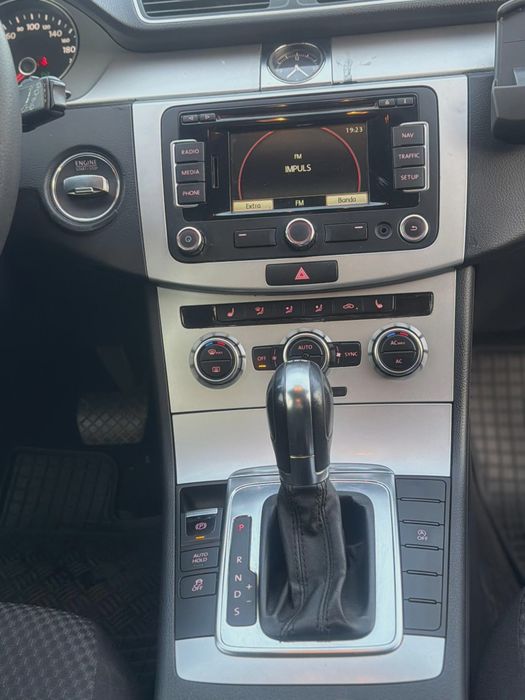 VOLKSWAGEN Passat 2012 — imagine 3