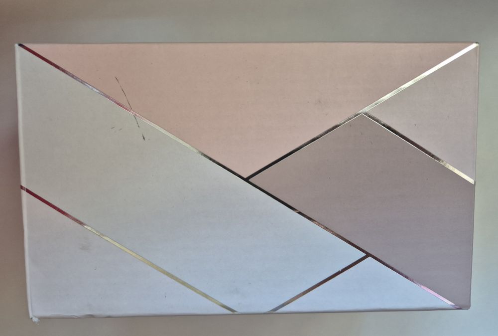 Boxă Bluetooth cu Lumini de Ambiantă și Efect de Lumânare Avon