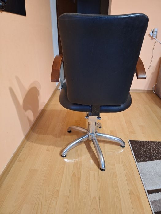 Фризьорски стол за подстригване