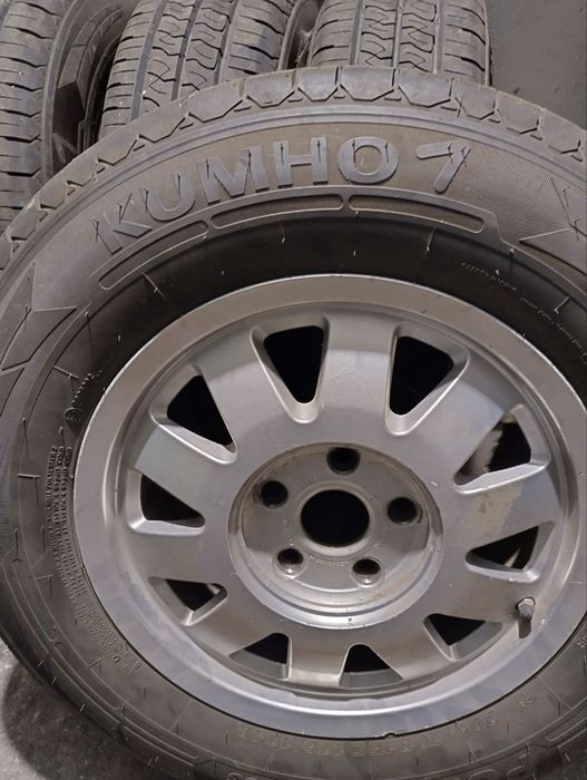 Летни гуми с джанти 205/70R 15C