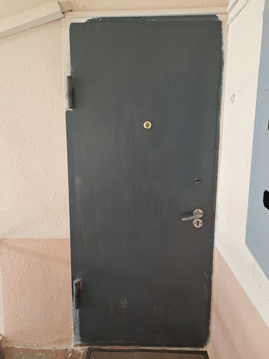 Входная железная дверь