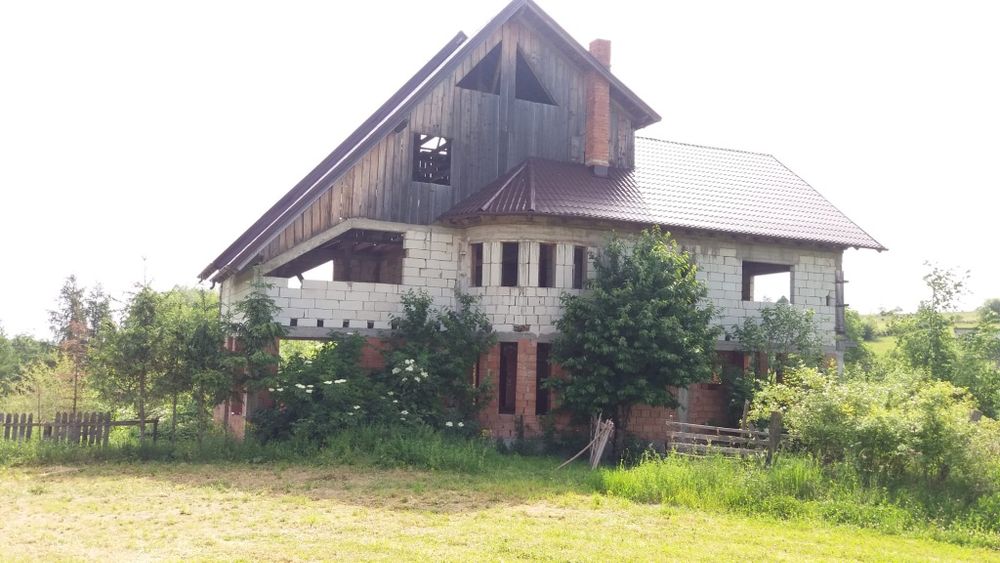 Pensiune la "rosu" in comuna Agapia, sat Varatec, judetul Neamt