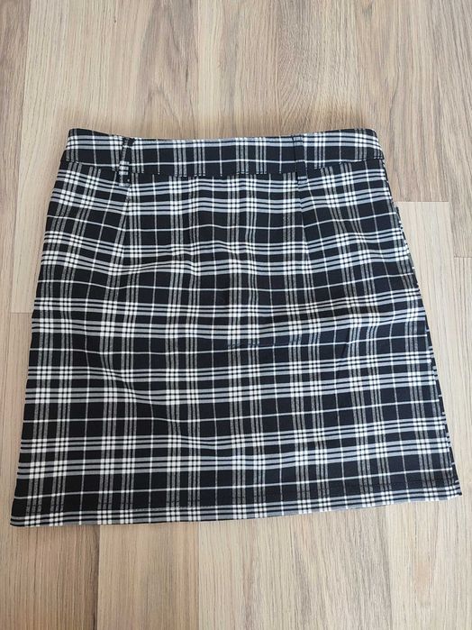 Нова къса пола М