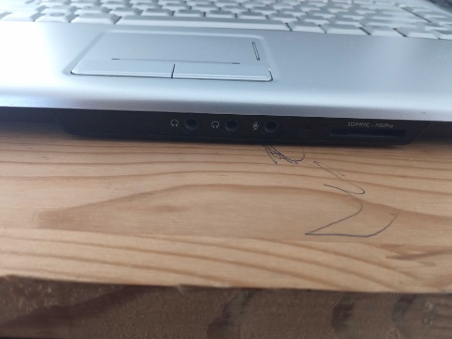 лаптоп DELL Inspiron 1525