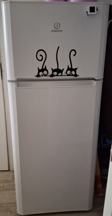 Холодильник Indesit тихий, экономичный, полностью рабочий