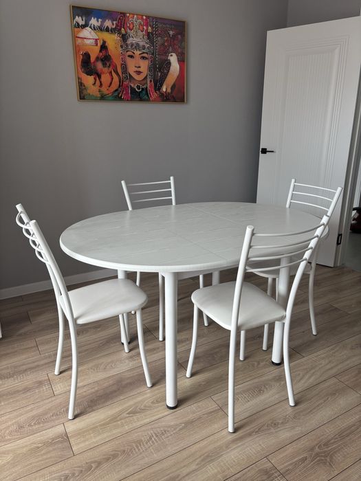 Продается стол со стульями