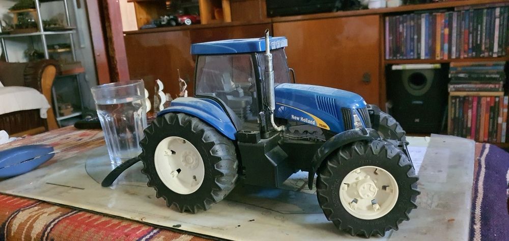 Obiecte decorative machete de colecție.  Excavator, tractor și o lamă