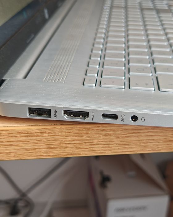 Laptop HP 17" SDD 512 GB/ 16 GB RAM AMD RYSEN 5000 SERIES