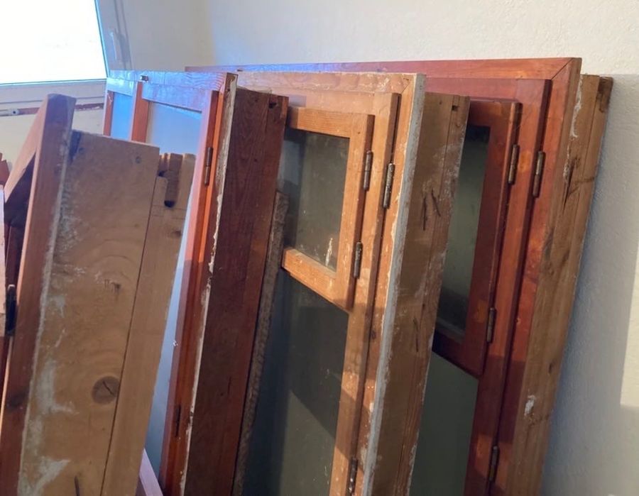 Дървена дограма /прозорци и врати