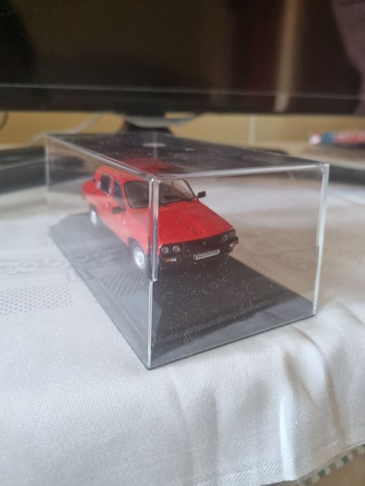 Vitrina machete 1:24