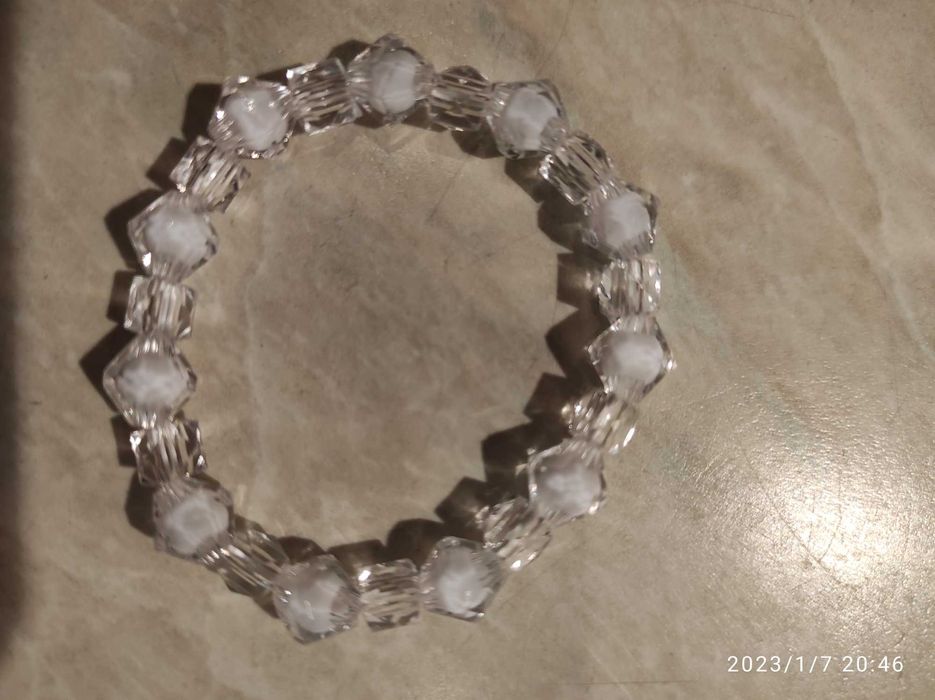 Продавам гривни- ръчно изработени